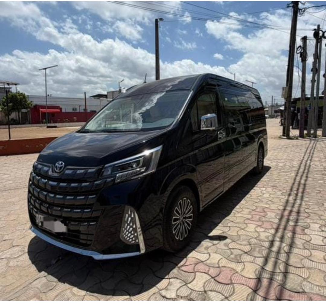 TOYOTA VAN LUXURY