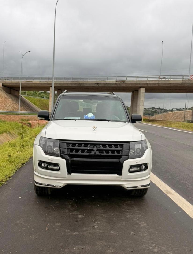 MITSUBISHI PAJERO